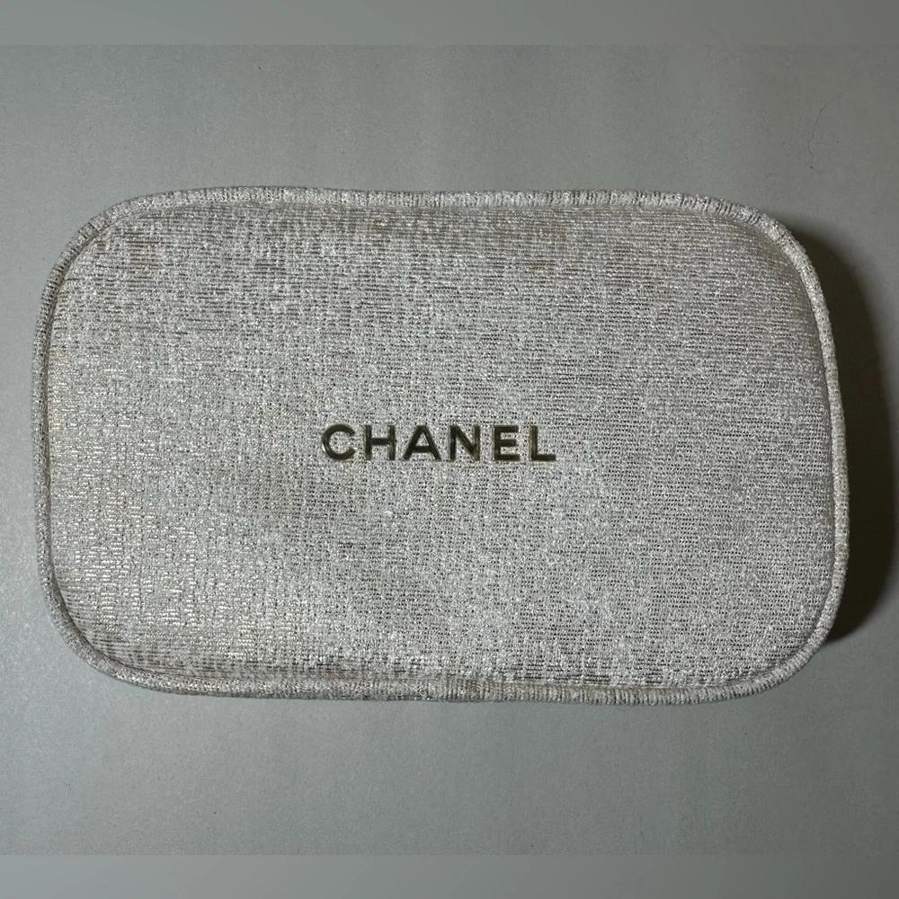 CHANEL Holiday Makeup Bag 2023 Limited Edition - Picture 1 of 7